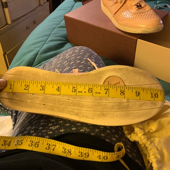 Louis Vuitton Sneakers - Picture 4 of 5